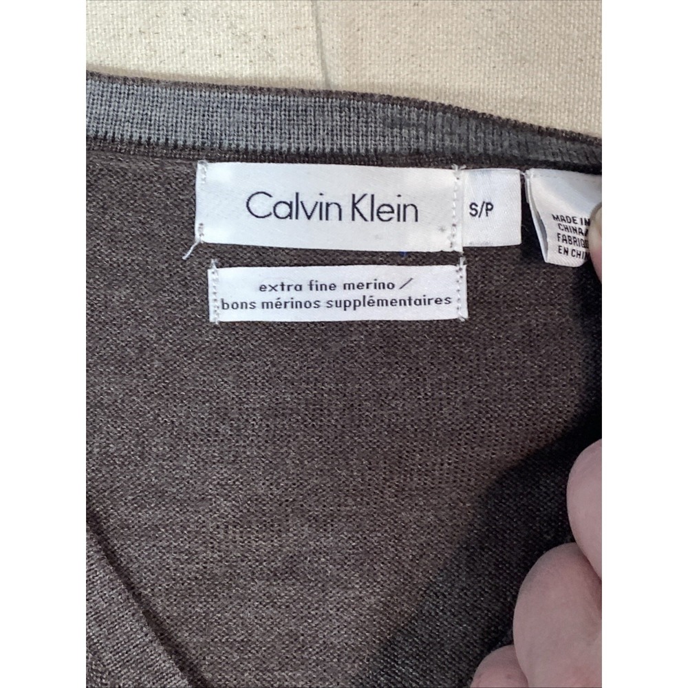 Calvin Klein 100% Extra Fine Merino Wool Brown Pullover V-neck Sweater Small - Picture 3 of 5